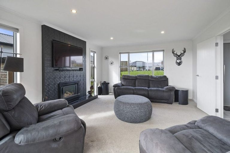 Photo of property in 27 Silicon Way, Fitzherbert, Palmerston North, 4410