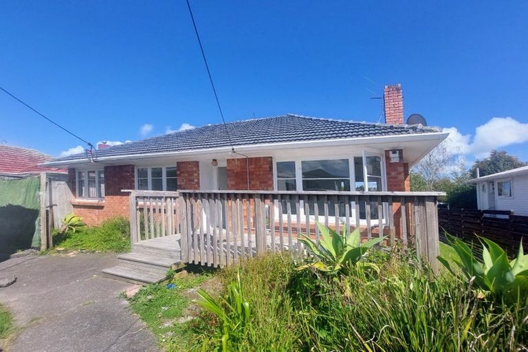 Photo of property in 1/9 Kirrie Avenue, Te Atatu South, Auckland, 0610