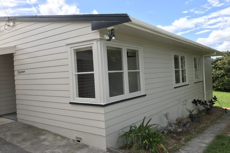 Photo of property in 15 Raleigh Road, Northcote, Auckland, 0627