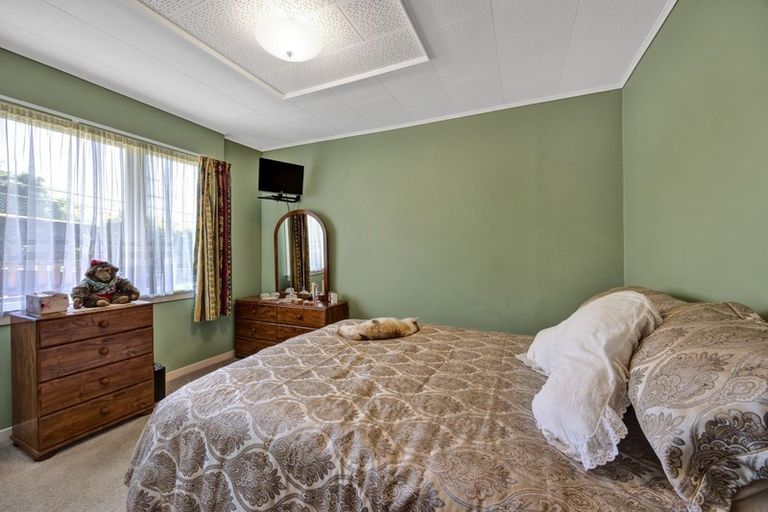 Photo of property in 77 Omata Road, Marfell, New Plymouth, 4310