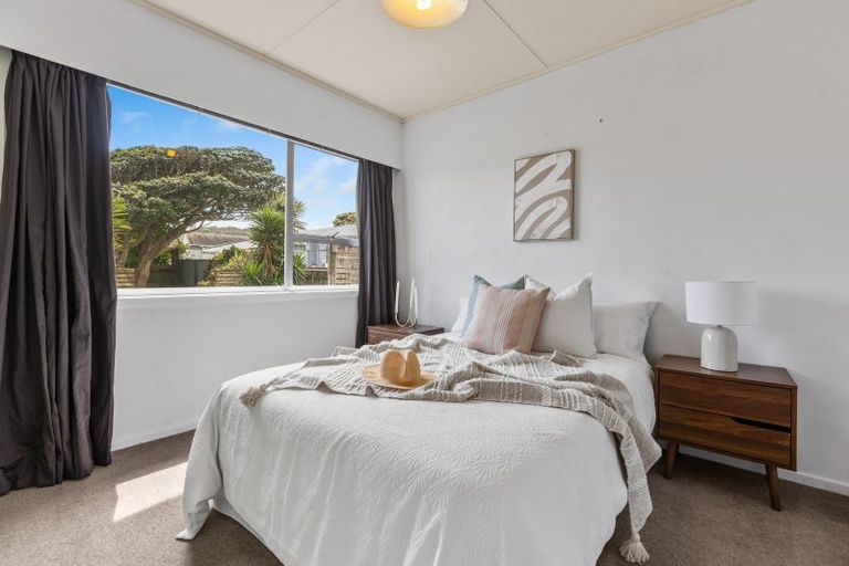 Photo of property in 27 Rospeath Crescent, Spotswood, New Plymouth, 4310