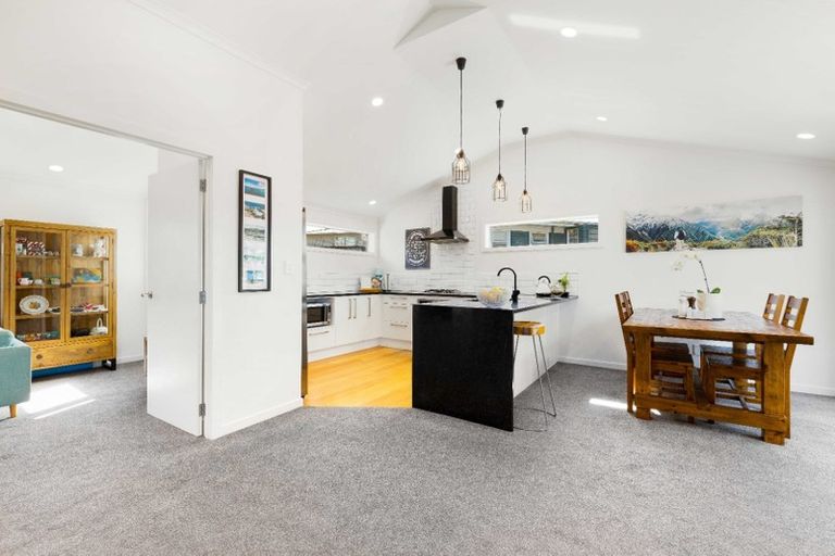 Photo of property in 2/19 Limmer Place, Browns Bay, Auckland, 0632