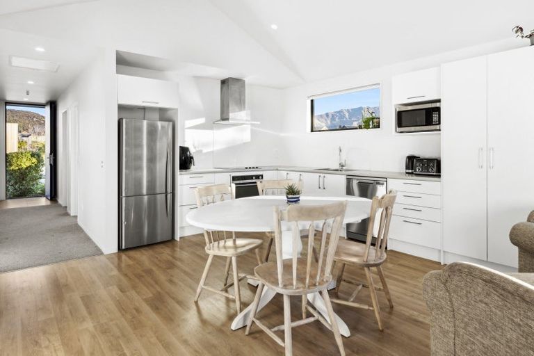 Photo of property in 2 Matakanui Lane, Wanaka, 9305