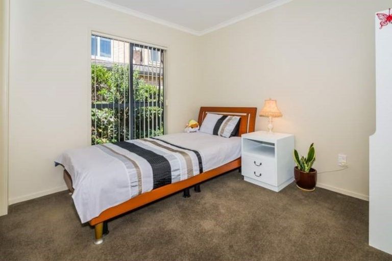 Photo of property in 8 Spring Valley Place, Oteha, Auckland, 0632