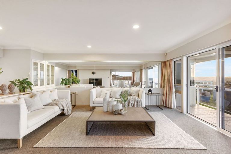 Photo of property in 17 Durness Place, Red Beach, 0932