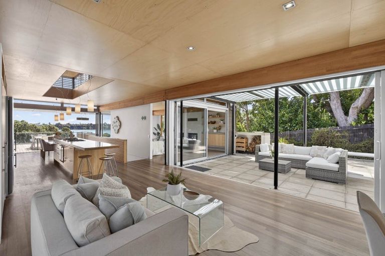 Photo of property in 94 Stanley Point Road, Stanley Point, Auckland, 0624