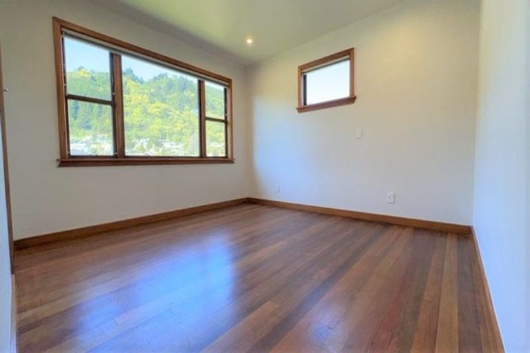 Photo of property in 76 Hampden Street, Picton, 7220