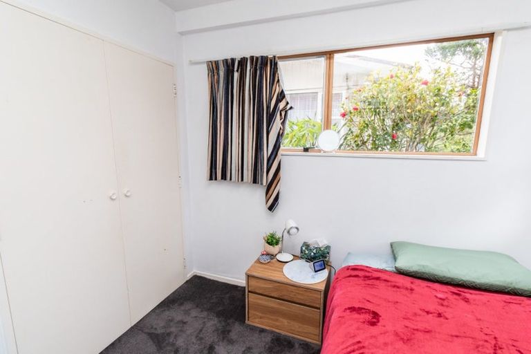 Photo of property in 1 Paddington Grove, Karori, Wellington, 6012