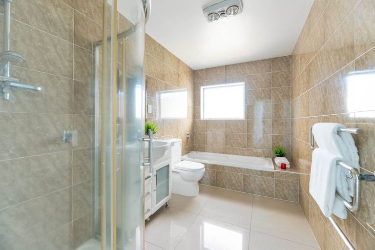 Photo of property in 75a Tabitha Crescent, Henderson, Auckland, 0612