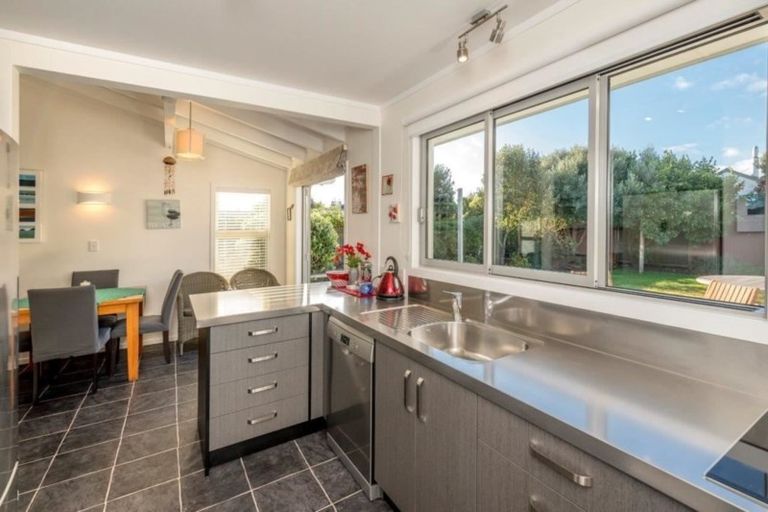 Photo of property in 11 Hastings Street, Waikanae Beach, Waikanae, 5036