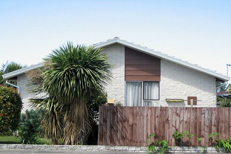 Photo of property in 1/42 Chipping Lane, Redwood, Christchurch, 8051