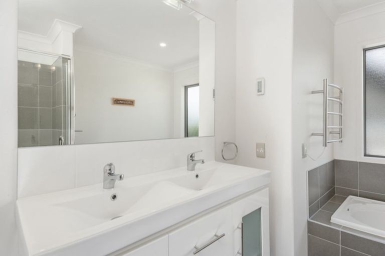 Photo of property in 120 Kenrigg Road, Kinloch, Taupo, 3377