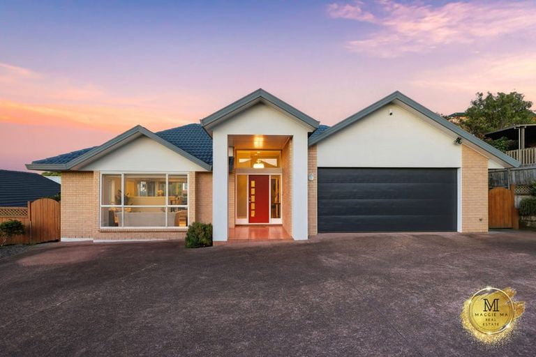 Photo of property in 33 Wiltshire Place, Somerville, Auckland, 2014