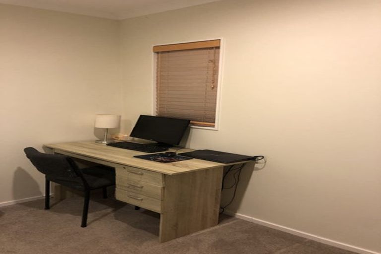 Photo of property in 37 Virginia Street, Henderson, Auckland, 0612