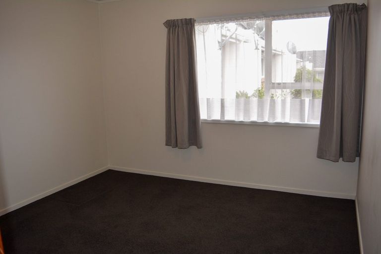 Photo of property in 8/318 Te Atatu Road, Te Atatu South, Auckland, 0610