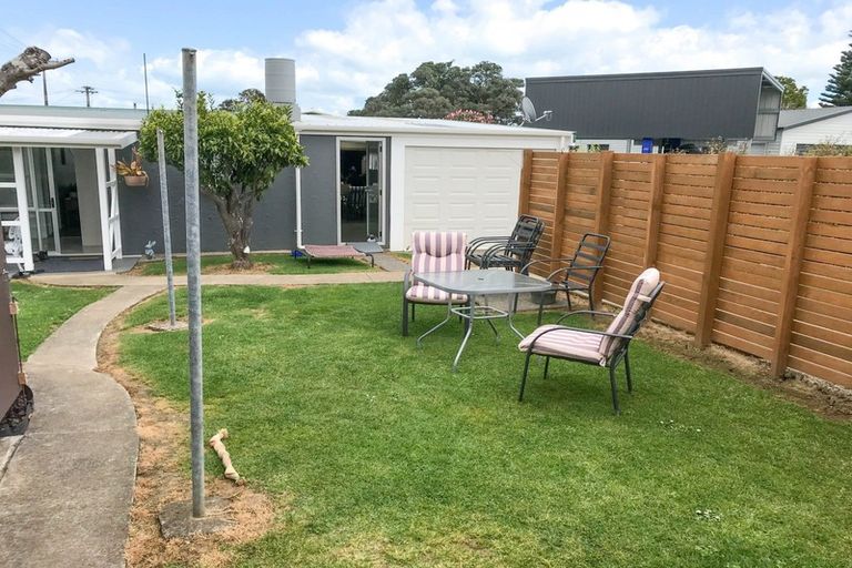 Photo of property in 19 West Crescent, Te Puru, Thames, 3575