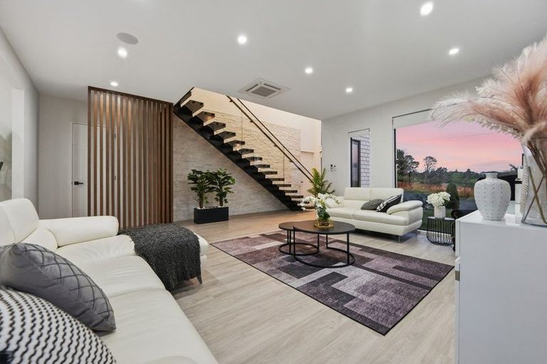 Photo of property in 7d Babich Road, Henderson Valley, Auckland, 0614