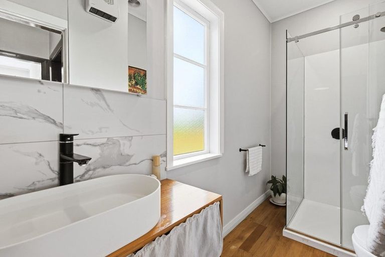 Photo of property in 16 Rodney Street, Northland, Wellington, 6012