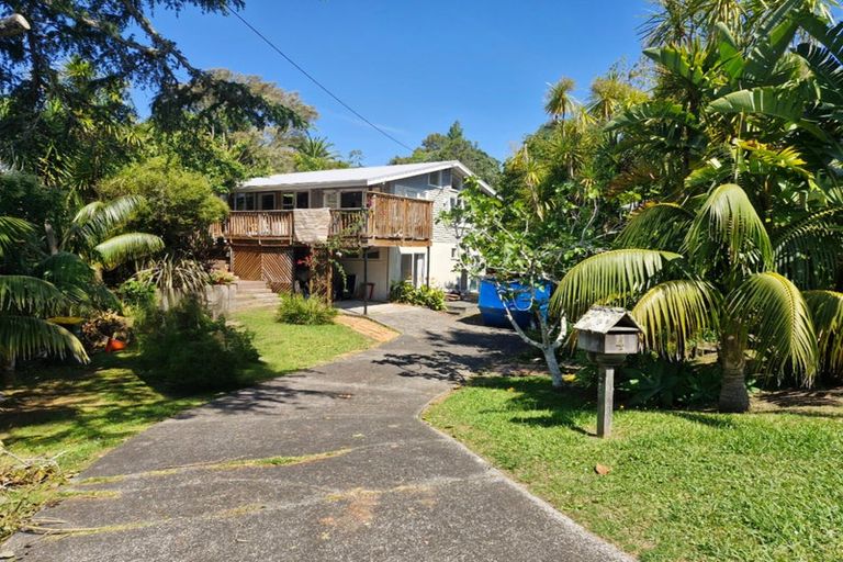 Photo of property in 4 Earl Road, Titirangi, Auckland, 0604