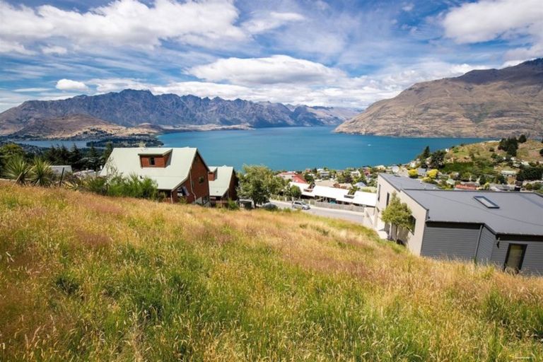 Photo of property in 9 Caples Place, Fernhill, Queenstown, 9300