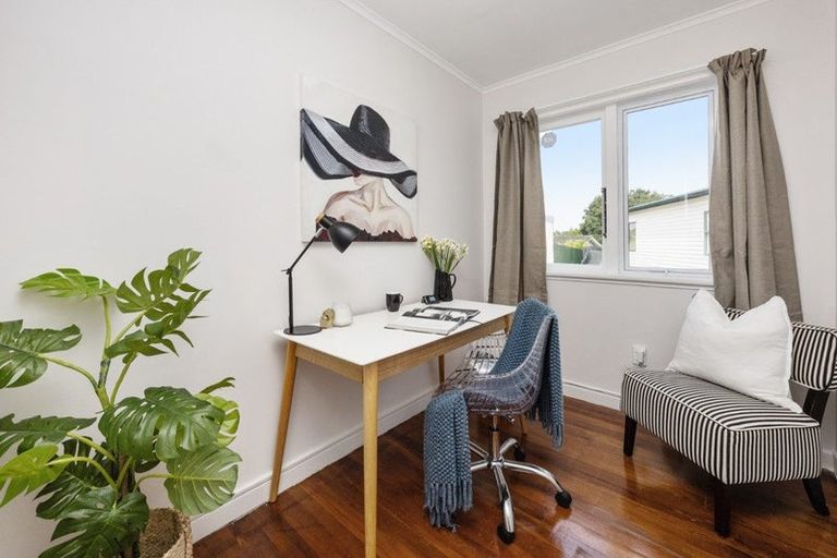 Photo of property in 40 Reid Road, New Lynn, Auckland, 0600