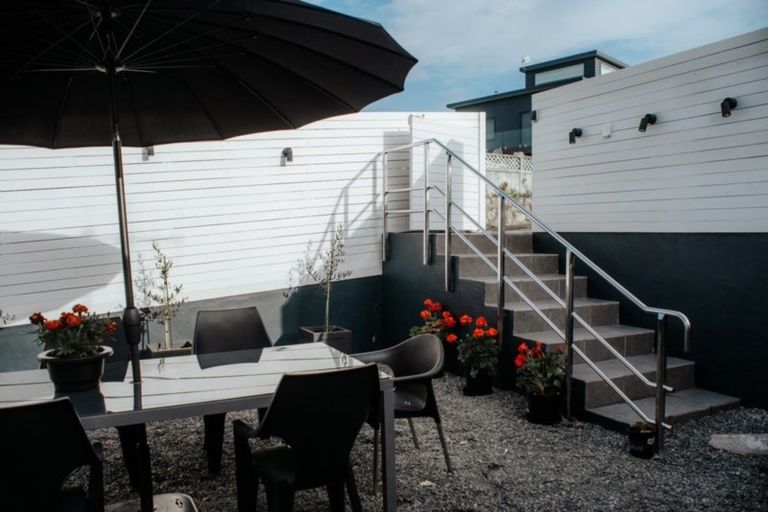 Photo of property in 24 Roslyn Road, Bluff Hill, Napier, 4110