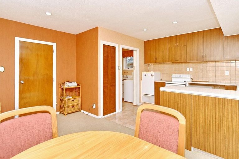 Photo of property in 2/1 Larkhill Place, Russley, Christchurch, 8042