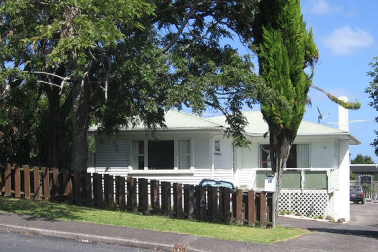 Photo of property in 2/20 James Street, Bayview, Auckland, 0629