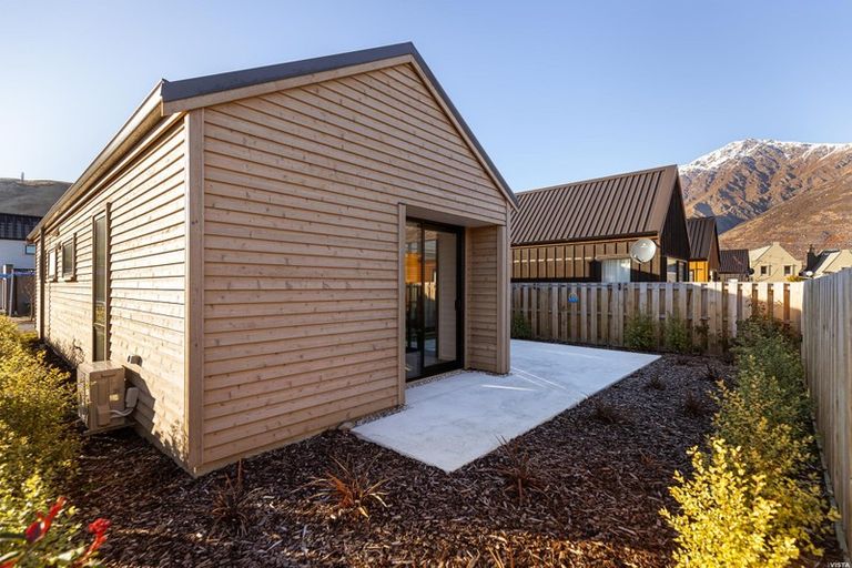 Photo of property in 14 Longlands Street, Lake Hayes Estate, Queenstown, 9304