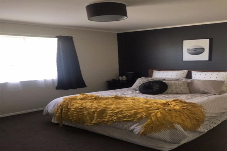 Photo of property in 69a Hartford Crescent, Totara Park, Upper Hutt, 5018