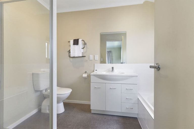 Photo of property in 4 Corlett Road, Plimmerton, Porirua, 5026