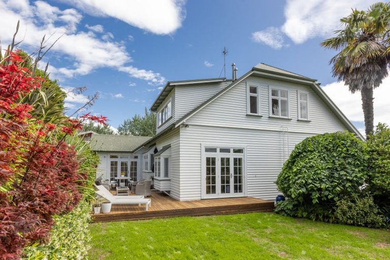 Photo of property in 6 Madeira Road, Bluff Hill, Napier, 4110