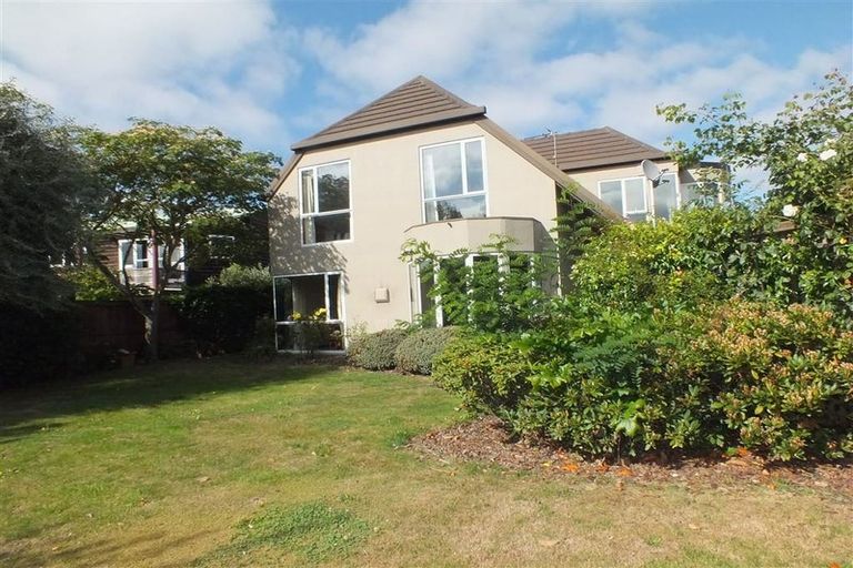 Photo of property in 11 Brockhall Lane, Avonhead, Christchurch, 8042