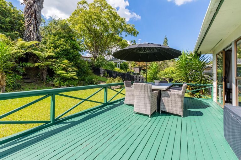 Photo of property in 16 Pankhurst Place, Sunnyvale, Auckland, 0612