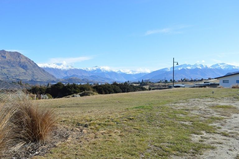 Photo of property in 5 Karearea Rise, Wanaka, 9305