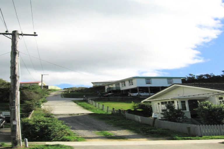 Photo of property in 37 Cardiff Crescent, Cannons Creek, Porirua, 5024