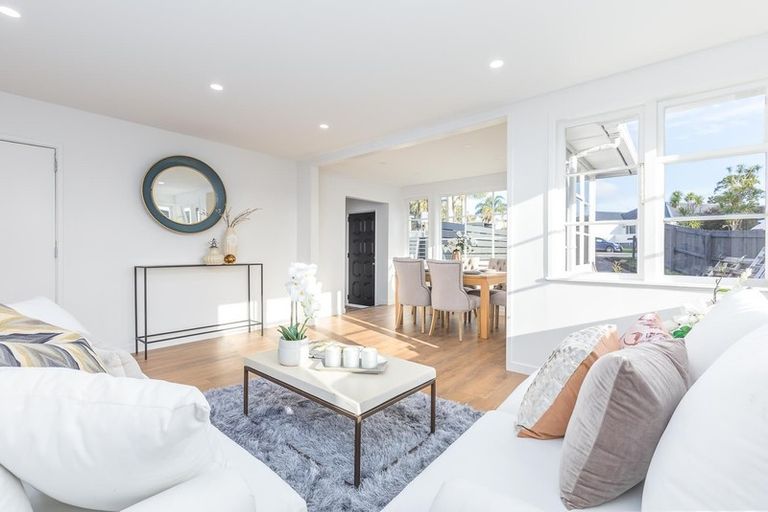 Photo of property in 1/48 Philomel Crescent, Bayswater, Auckland, 0622