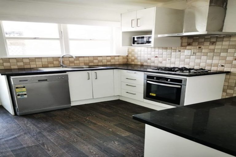 Photo of property in 2/430 Mount Albert Road, Mount Roskill, Auckland, 1041