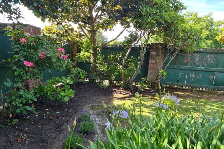 Photo of property in 17 Mckellar Place, Hornby, Christchurch, 8042