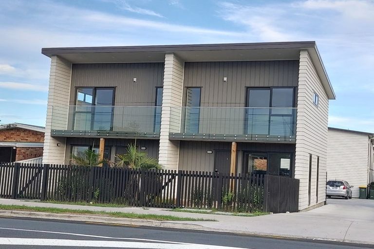 Photo of property in 1/30 West Coast Road, Glen Eden, Auckland, 0602