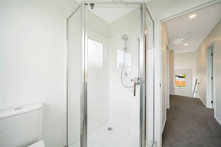 Photo of property in 14c Kirrie Avenue, Te Atatu South, Auckland, 0610