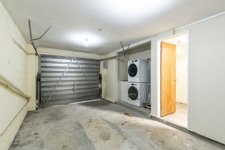 Photo of property in 2/29a Parkvale Road, Karori, Wellington, 6012