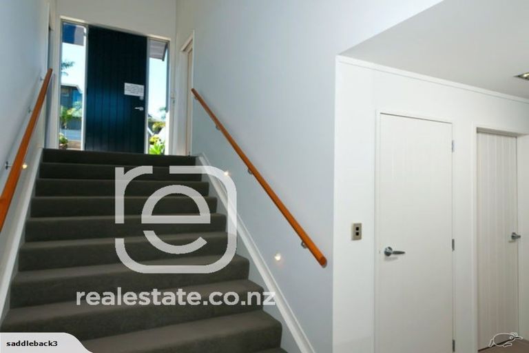 Photo of property in 62 Rising Parade, Fairview Heights, Auckland, 0632