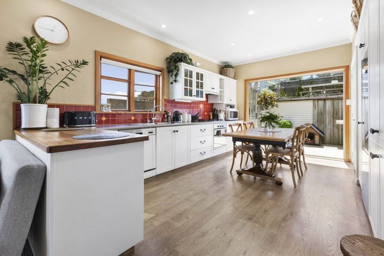 Photo of property in 201 Townsend Road, Miramar, Wellington, 6022