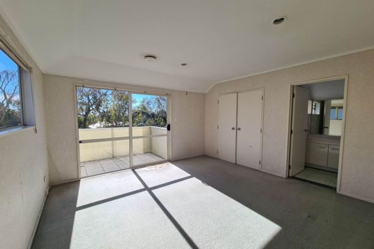 Photo of property in 2 Birchlea Rise, Goodwood Heights, Auckland, 2105