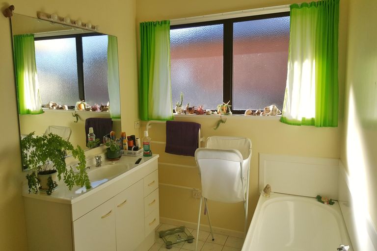 Photo of property in 2 Rata Avenue, Huntly, 3700