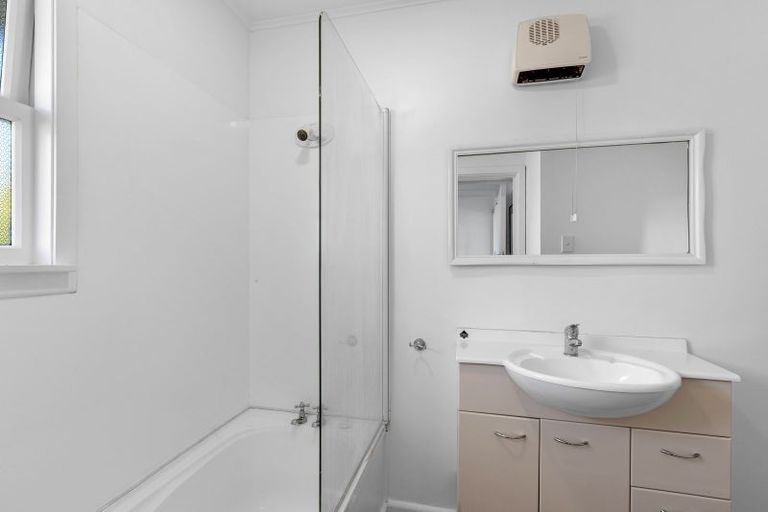 Photo of property in 15 Wingate Street, Redwood, Christchurch, 8051