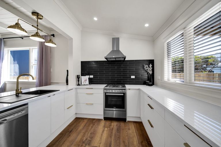 Photo of property in 56 Vogel Street, Hawera, 4610