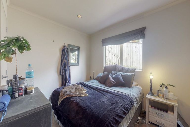 Photo of property in 57 Glanmire Road, Newlands, Wellington, 6037