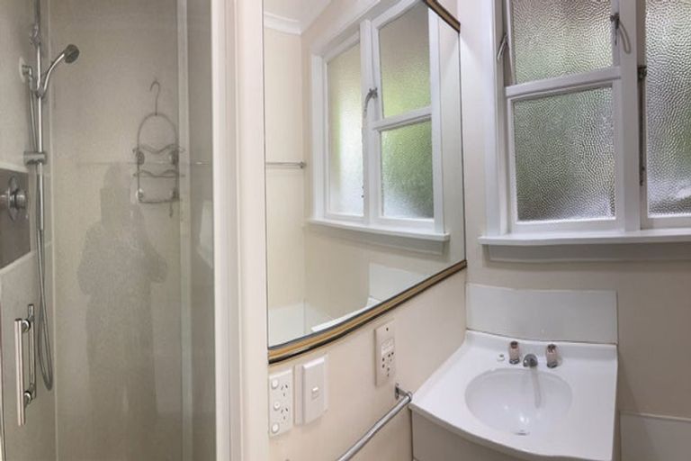 Photo of property in 2/54 Kings Crescent, Hutt Central, Lower Hutt, 5010